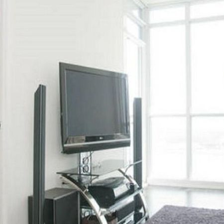 Nge Stays - Downtown Suite Lake View Торонто Екстер'єр фото